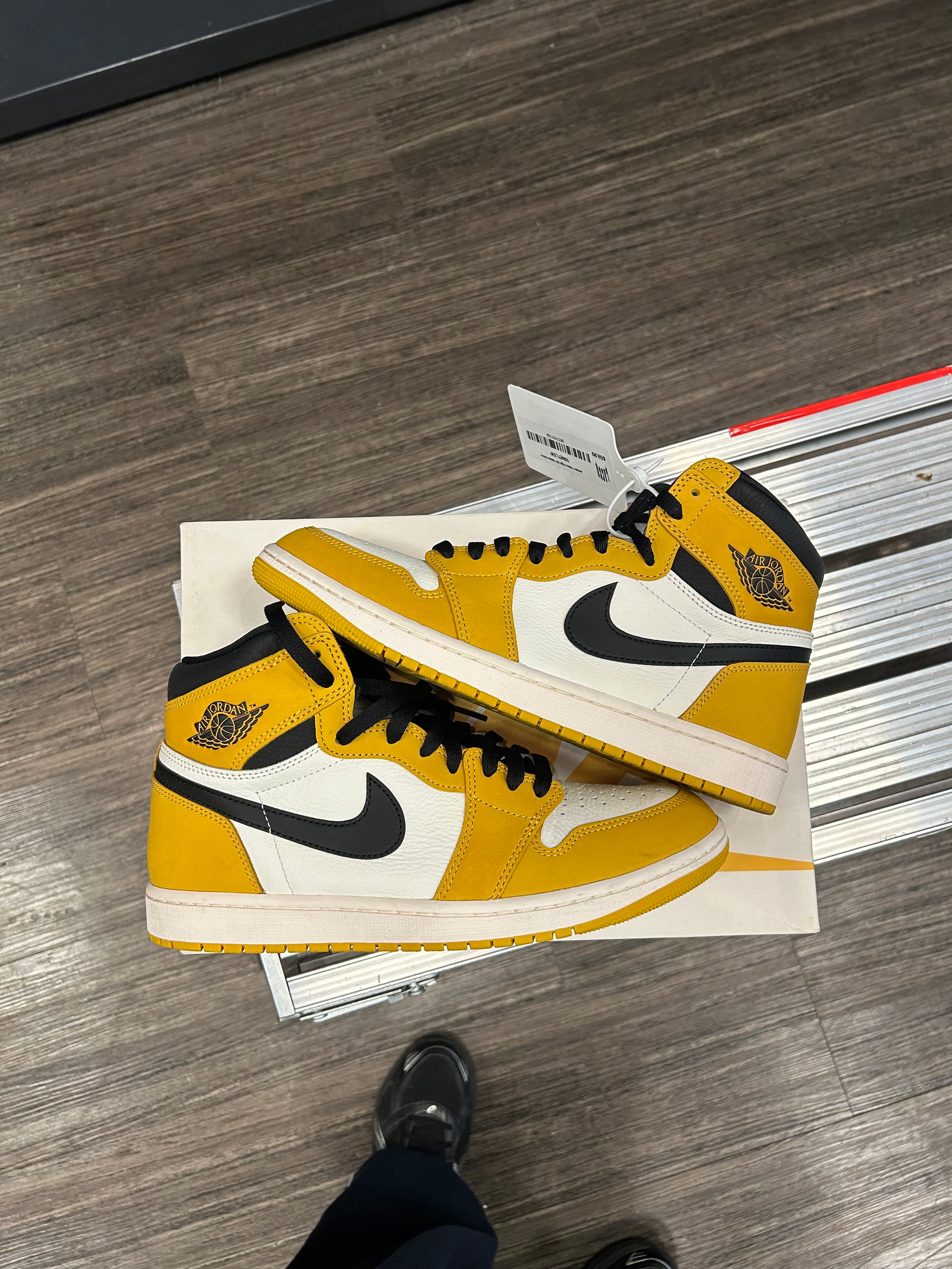 Jordan 1 Retro High OG Yellow Ochre