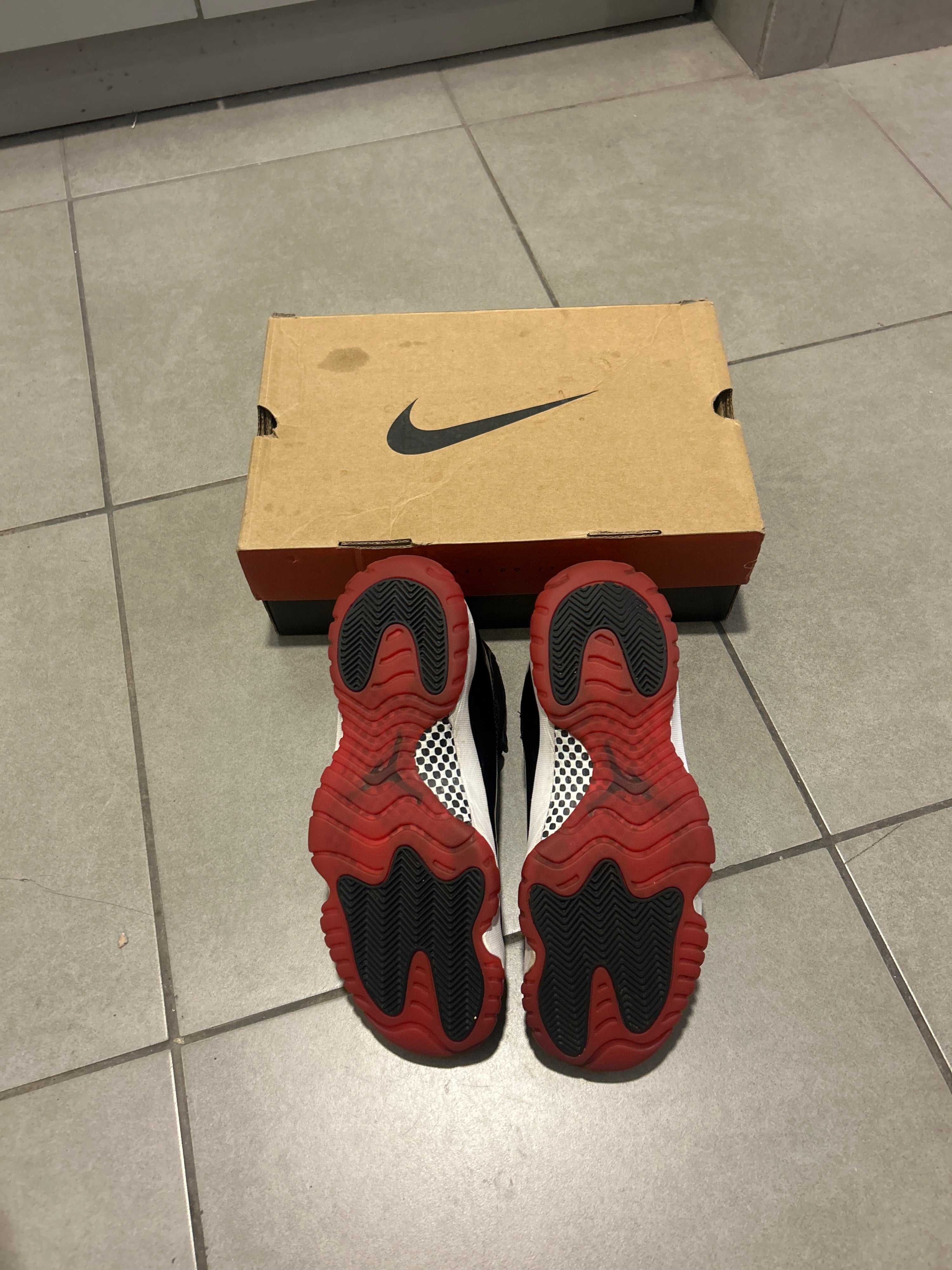 Jordan 11 Retro Playoffs Bred 2019 (10.5M)