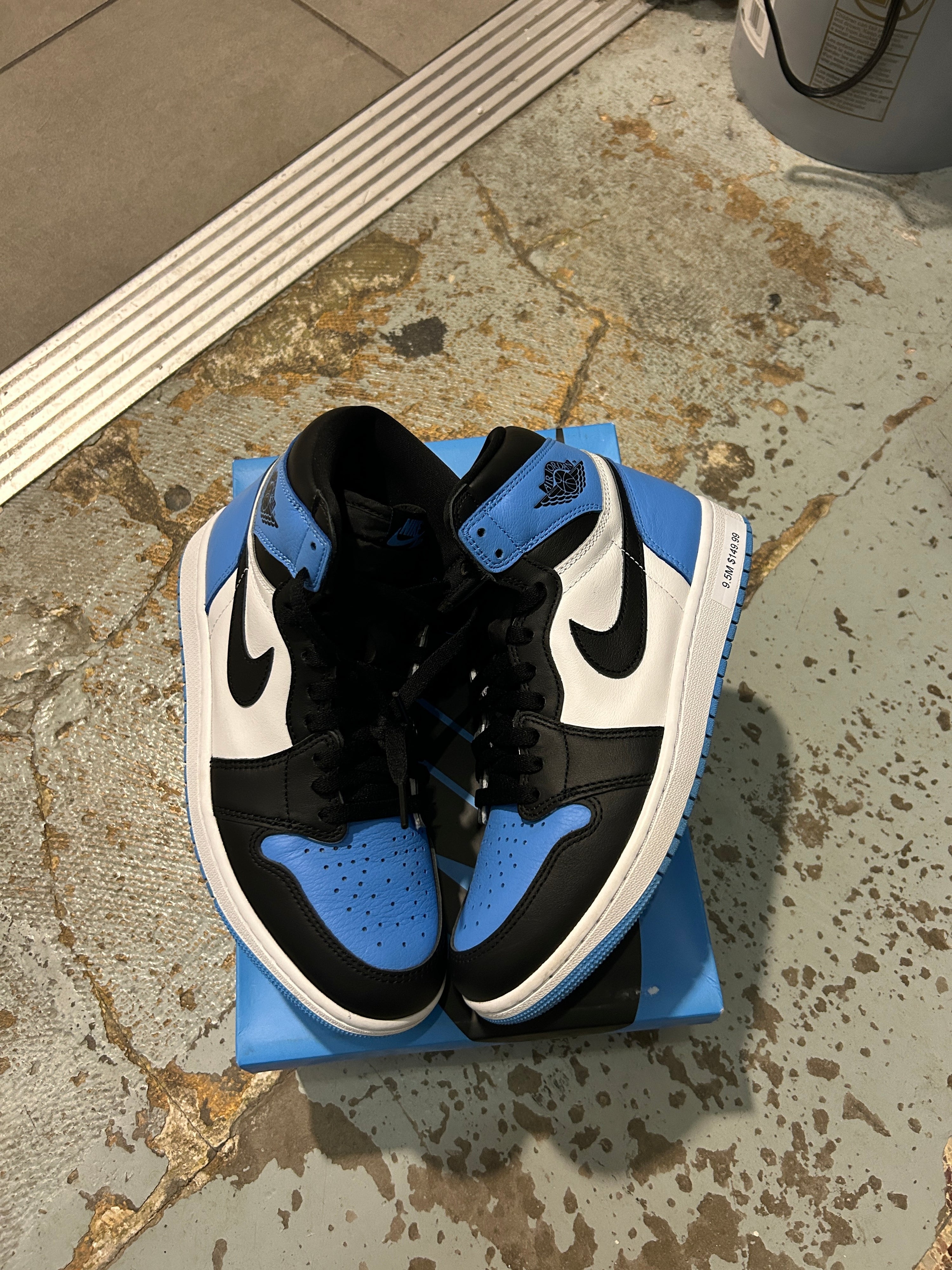 Jordan 1 Retro High OG UNC Toe (9.5M)